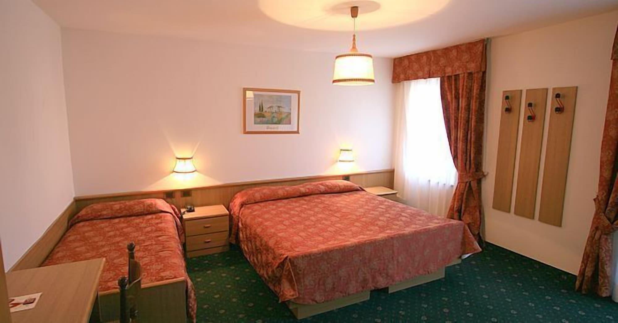 Hotel Arnika Pozza di Fassa Dış mekan fotoğraf