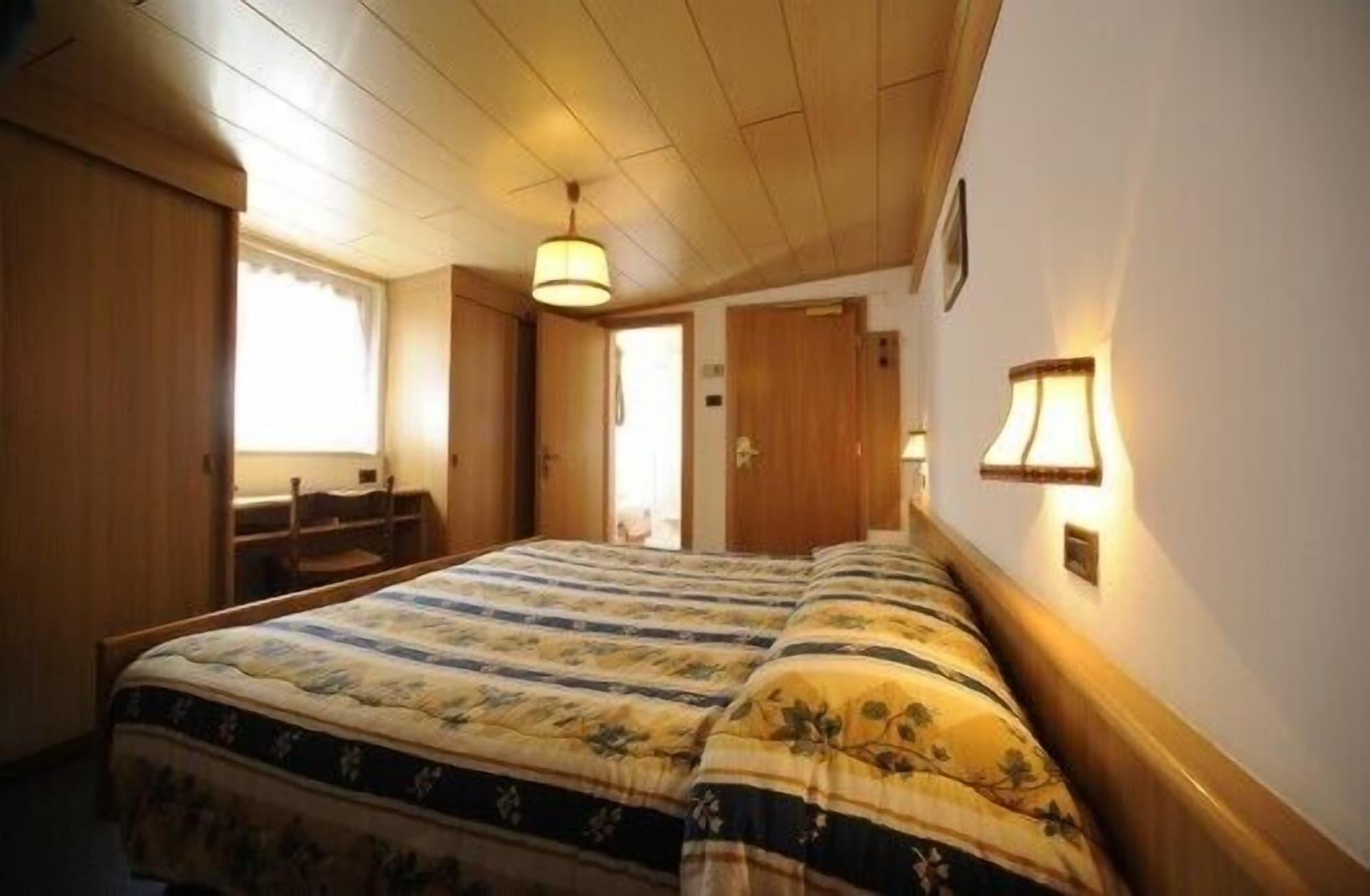 Hotel Arnika Pozza di Fassa Dış mekan fotoğraf