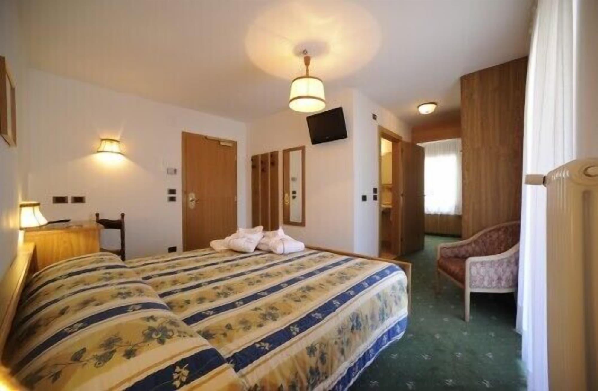 Hotel Arnika Pozza di Fassa Dış mekan fotoğraf