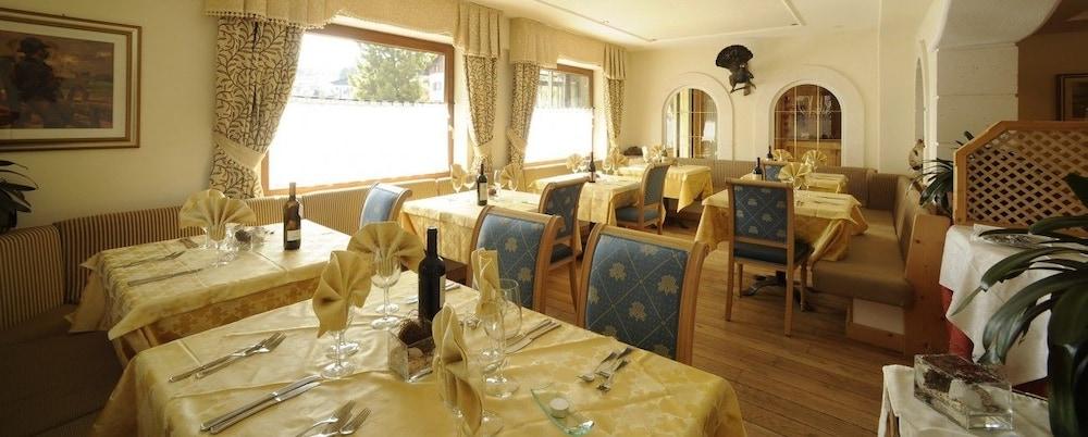 Hotel Arnika Pozza di Fassa Dış mekan fotoğraf