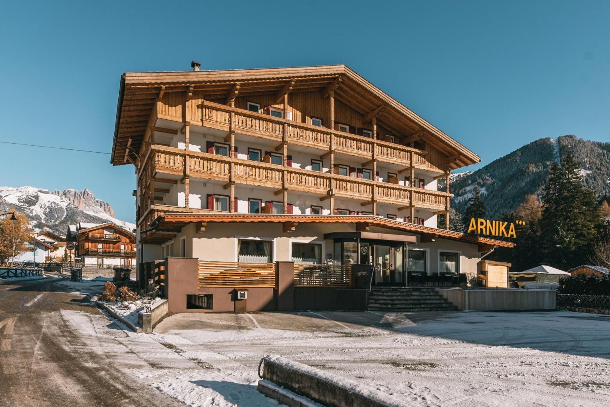 Hotel Arnika Pozza di Fassa Dış mekan fotoğraf