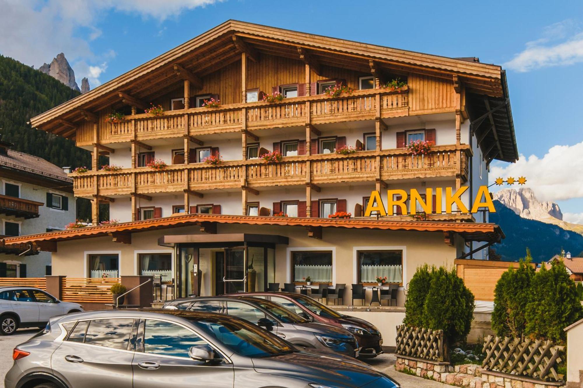 Hotel Arnika Pozza di Fassa Dış mekan fotoğraf