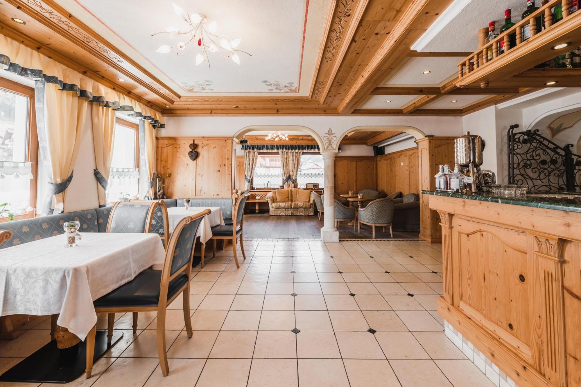 Hotel Arnika Pozza di Fassa Dış mekan fotoğraf