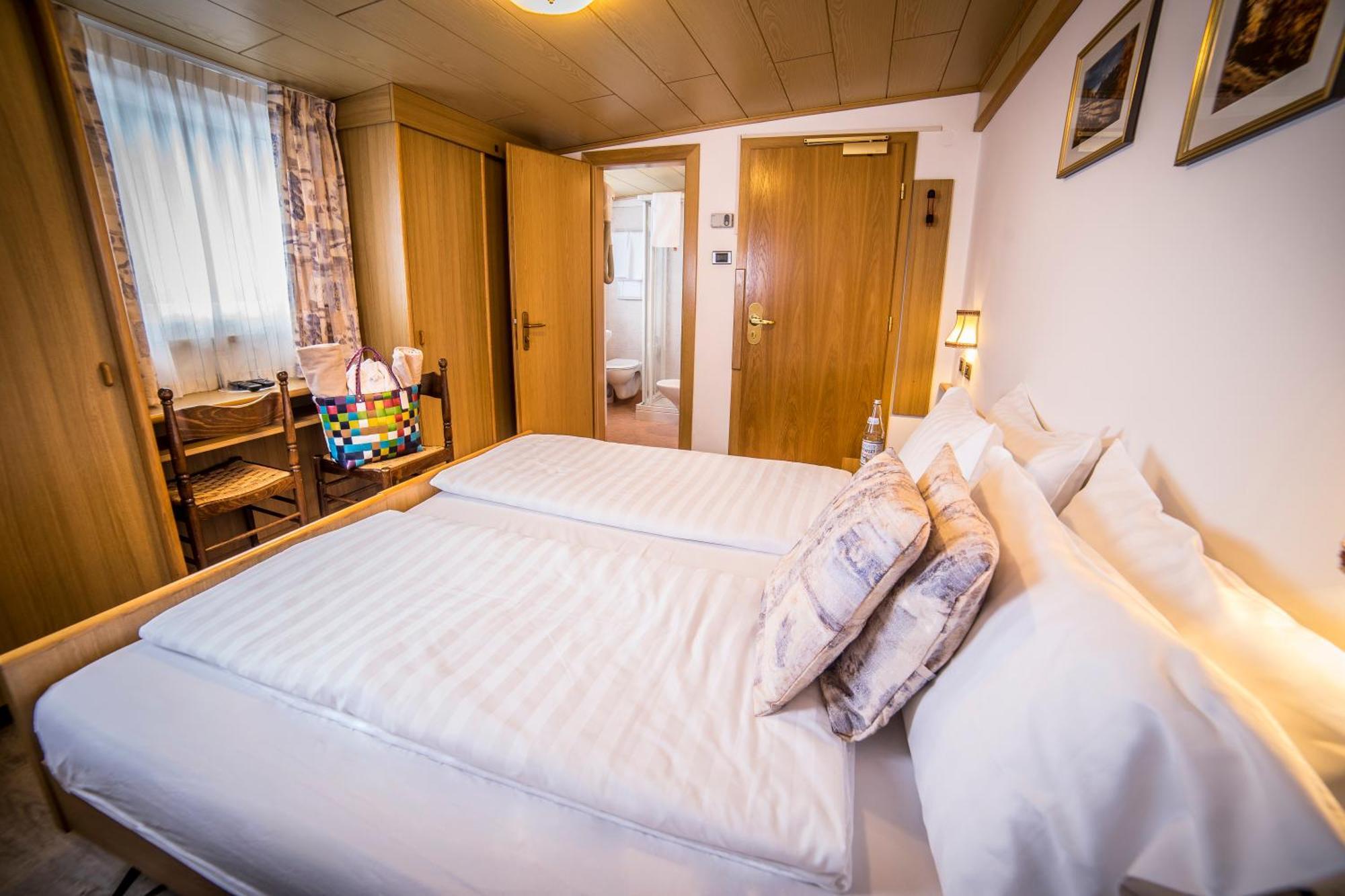 Hotel Arnika Pozza di Fassa Dış mekan fotoğraf
