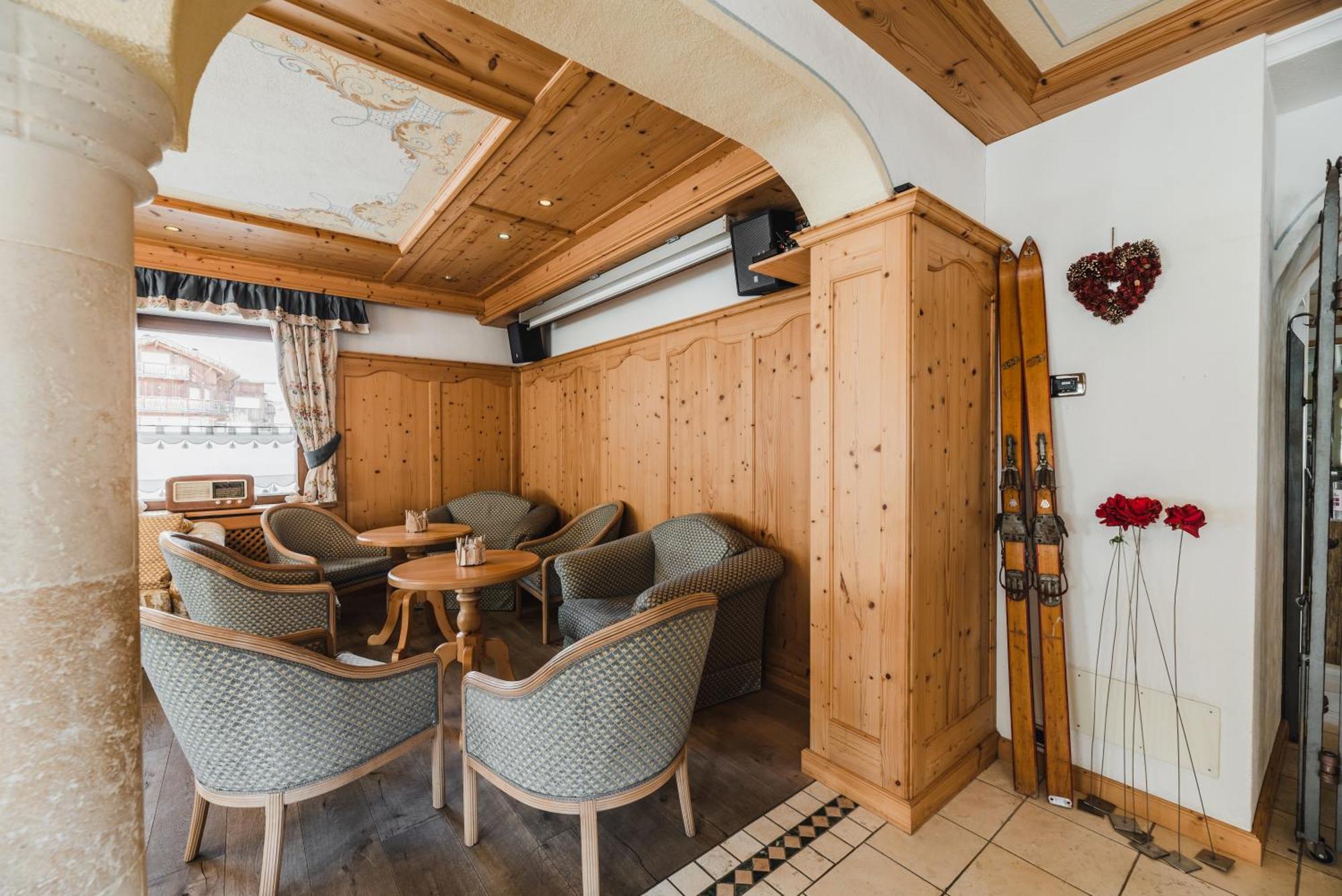 Hotel Arnika Pozza di Fassa Dış mekan fotoğraf